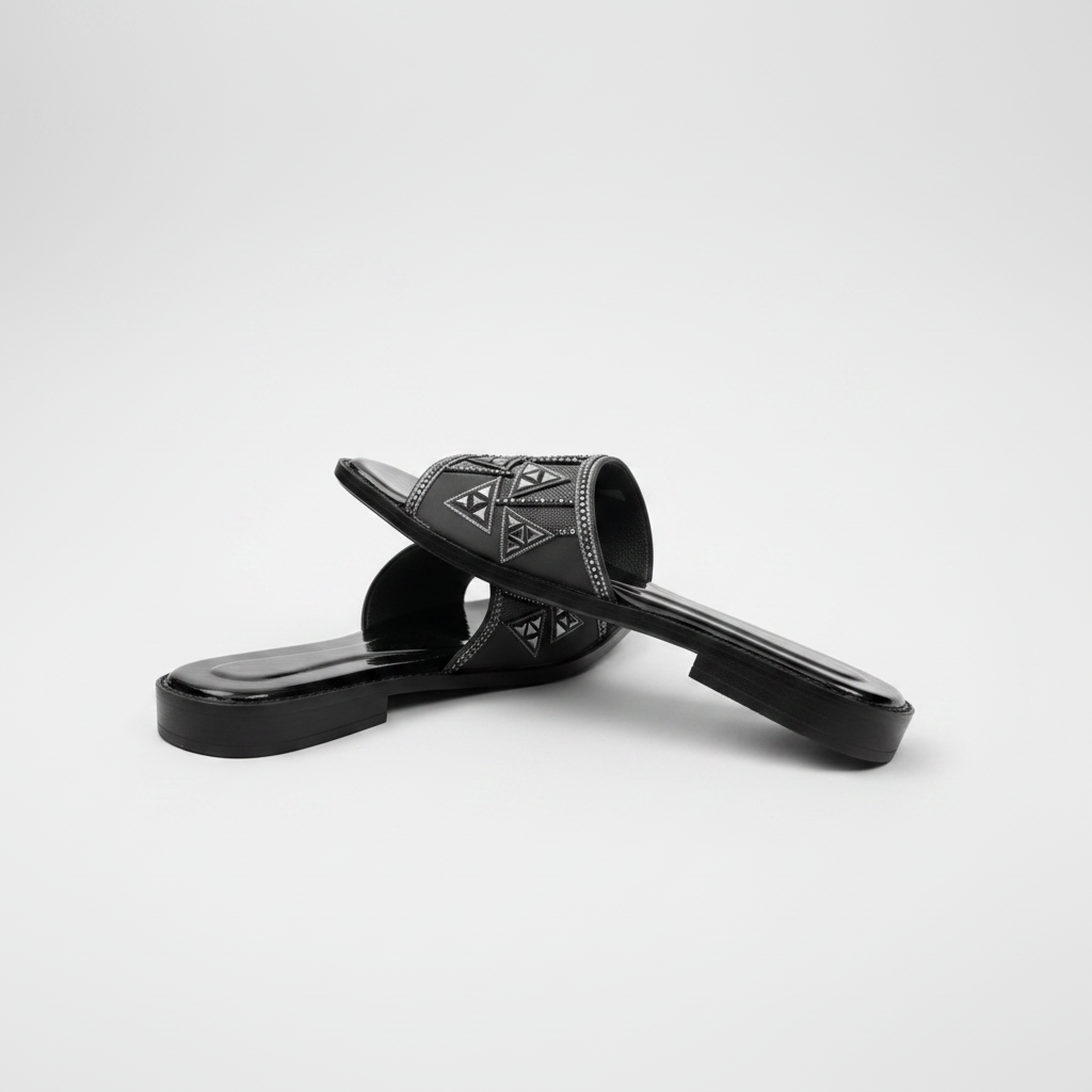 Luxe Flats Black - heel detail view